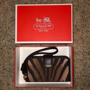 COACH CLUTCH / PHONE ACCESORY